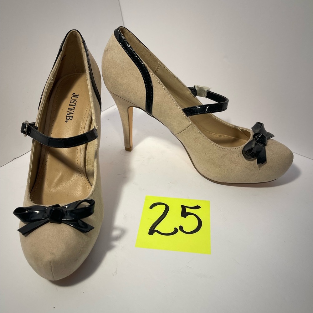 JustFab Beige and Black Bow Heels